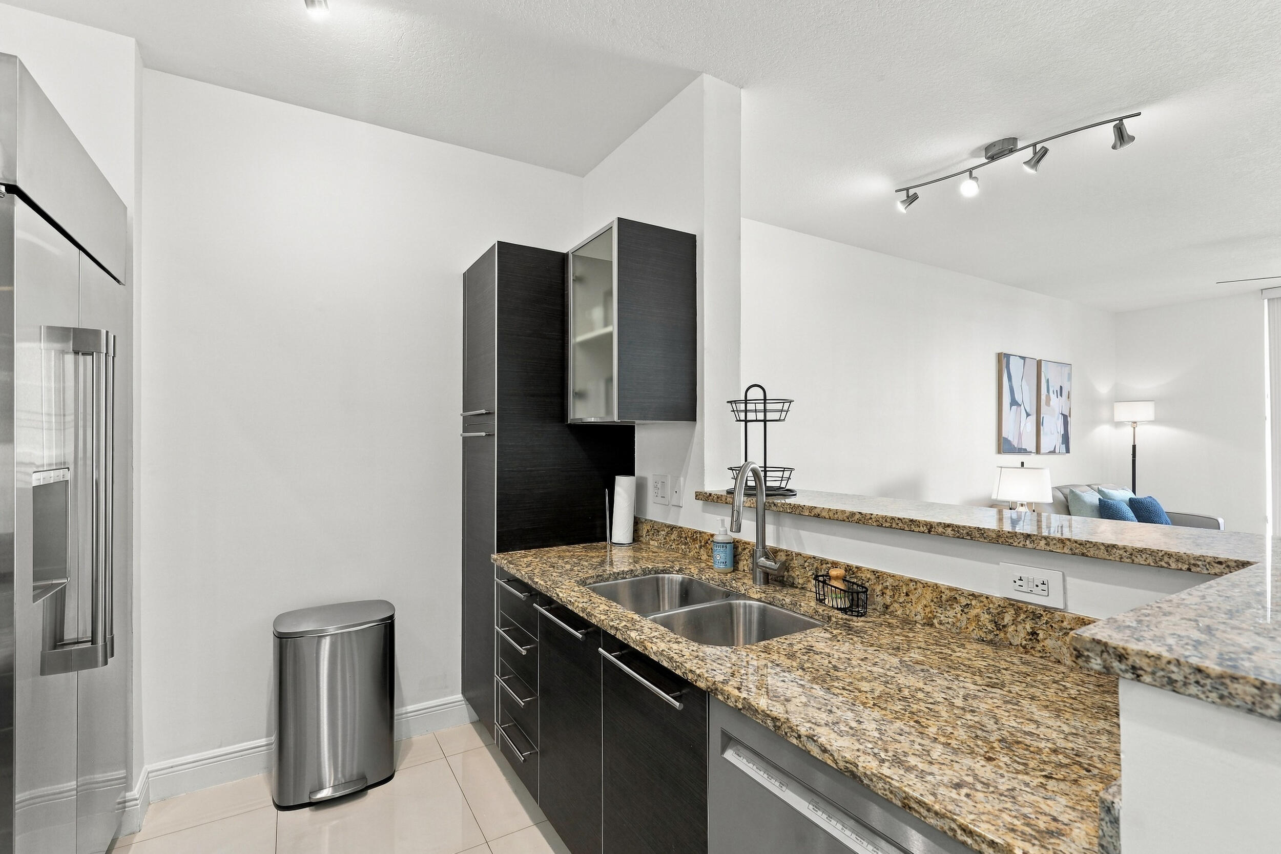 550 OKEECHOBEE Boulevard 521