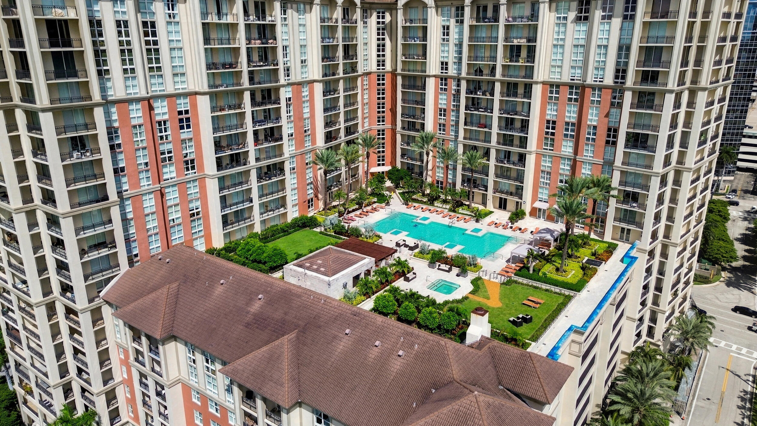550 OKEECHOBEE Boulevard 521