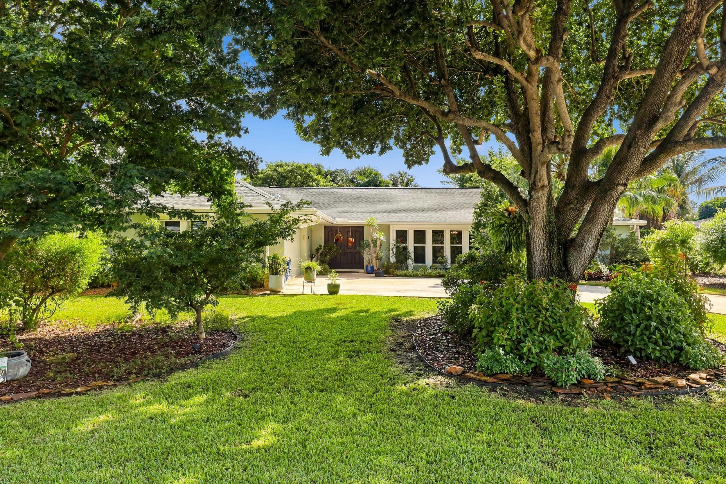 9714 Honeysuckle Avenue Palm Beach Gardens Fl Us 33410 B26084462
