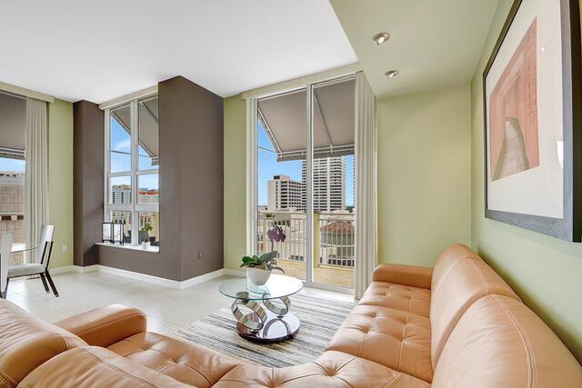 480 Hibiscus Street 1042