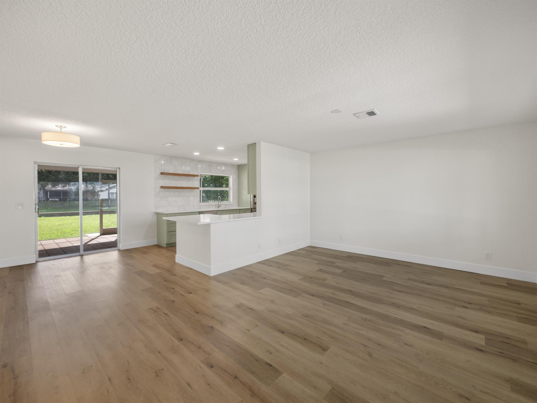 10146 Dogwood Avenue