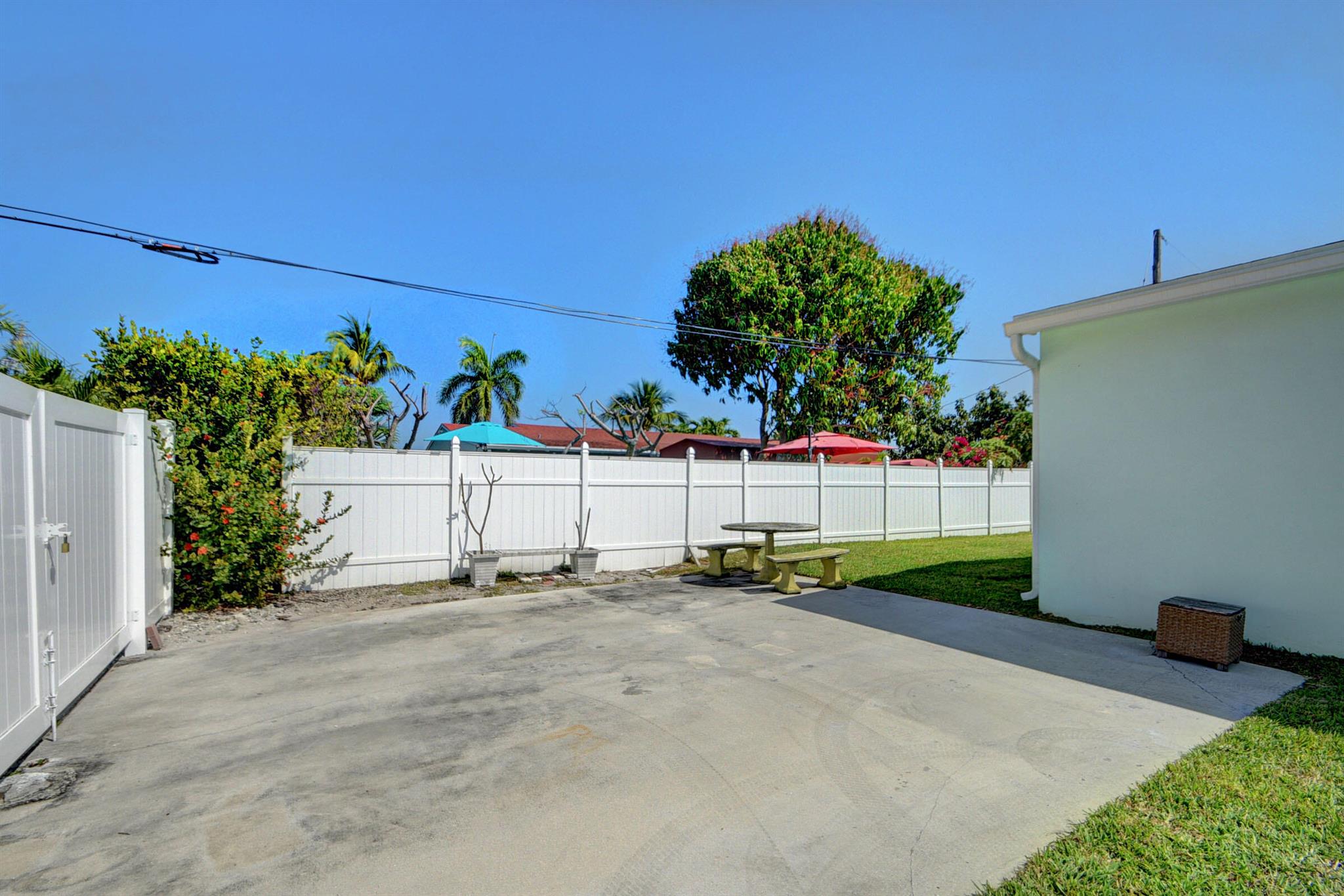 379 Laurie Road