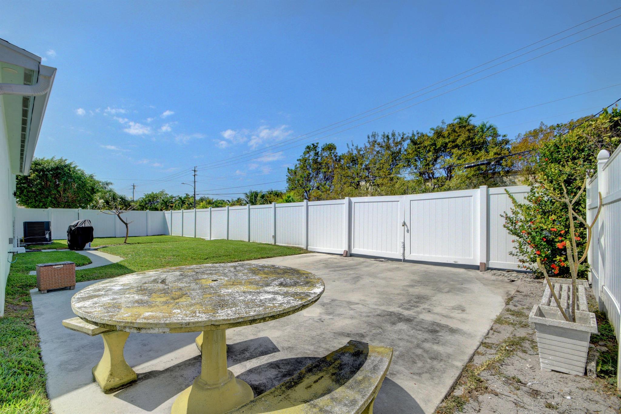379 Laurie Road