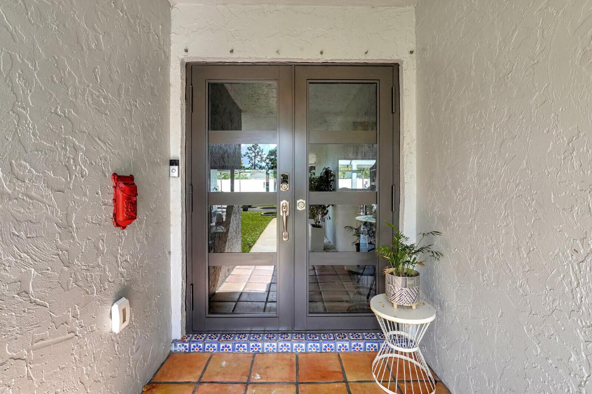 4245 NW 9th Street