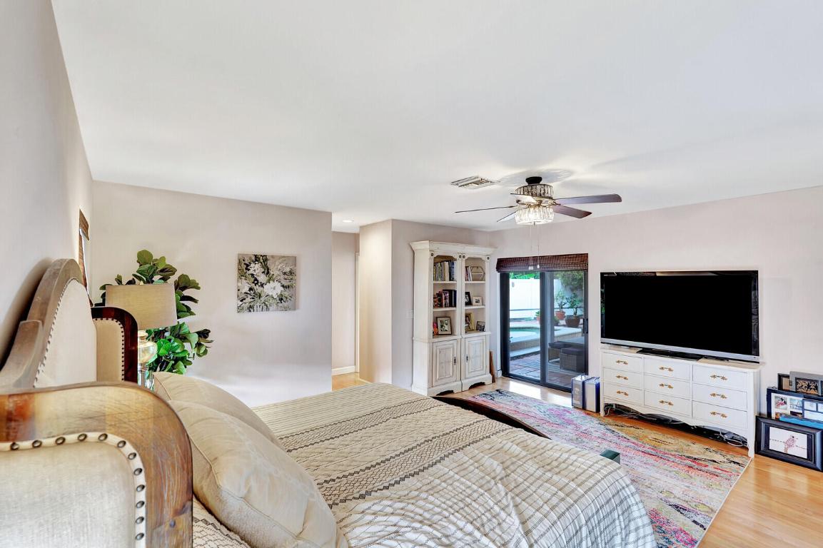 4245 NW 9th Street