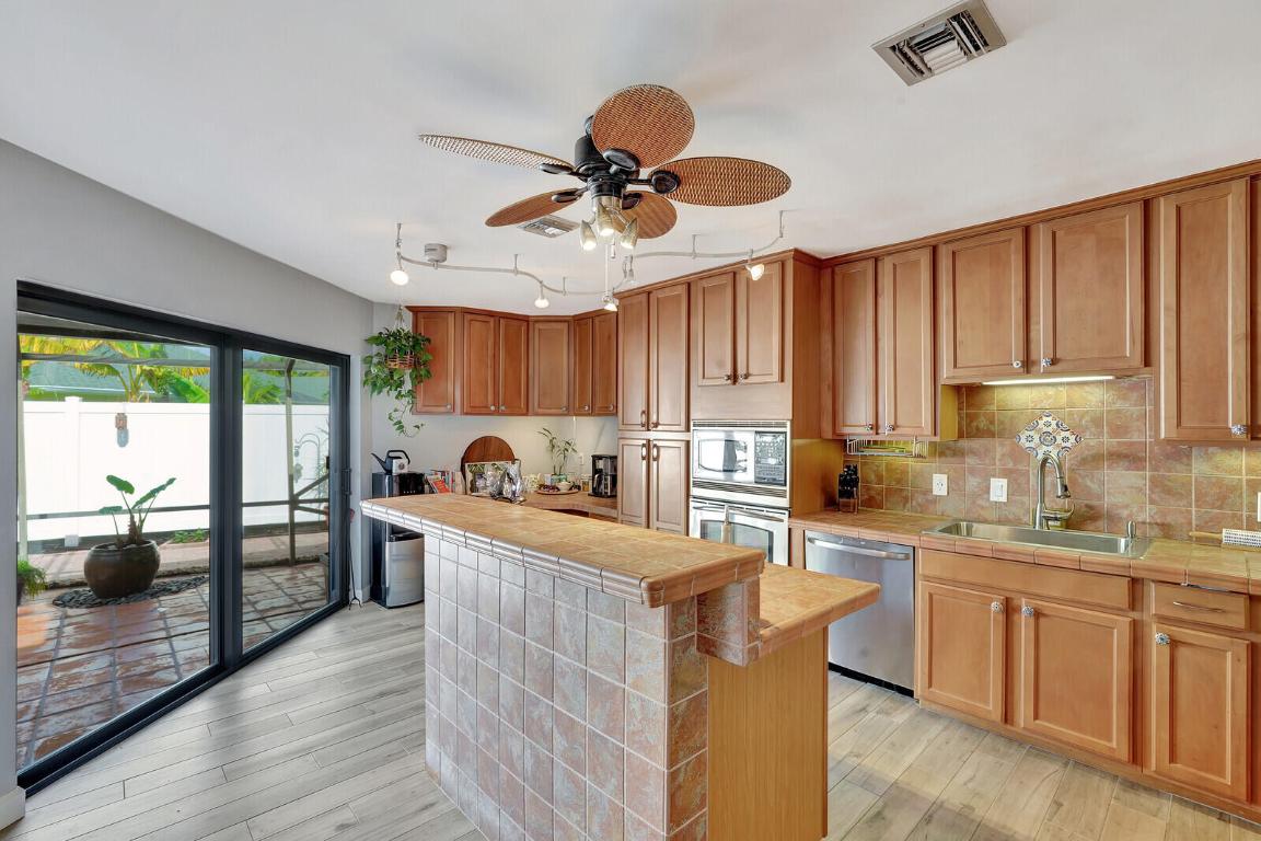 4245 NW 9th Street