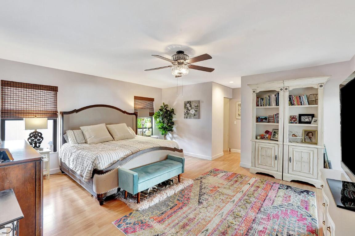 4245 NW 9th Street