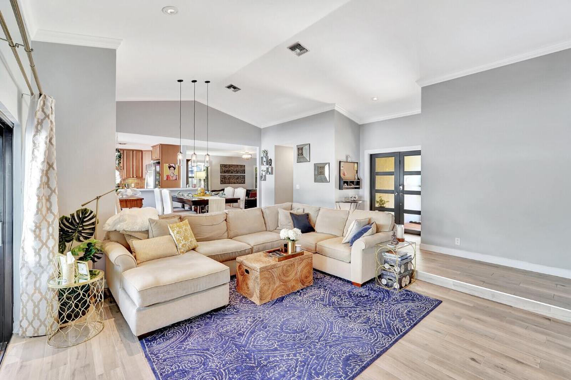 4245 NW 9th Street