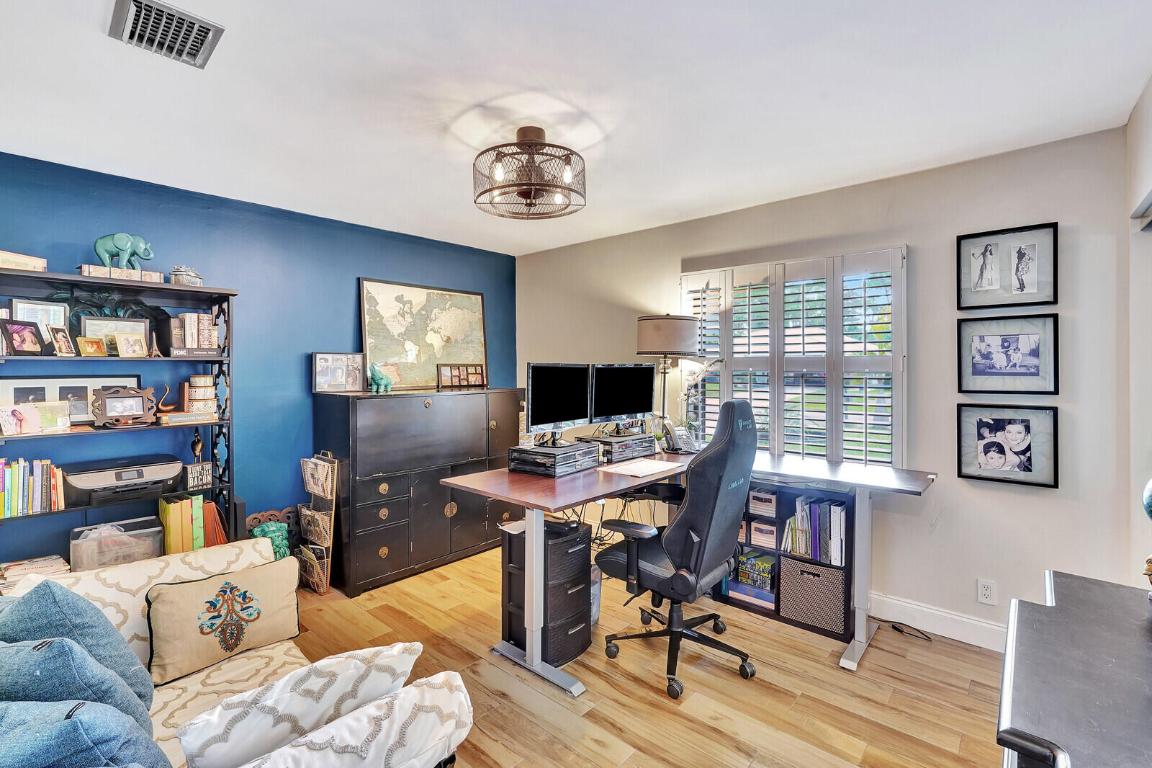 4245 NW 9th Street