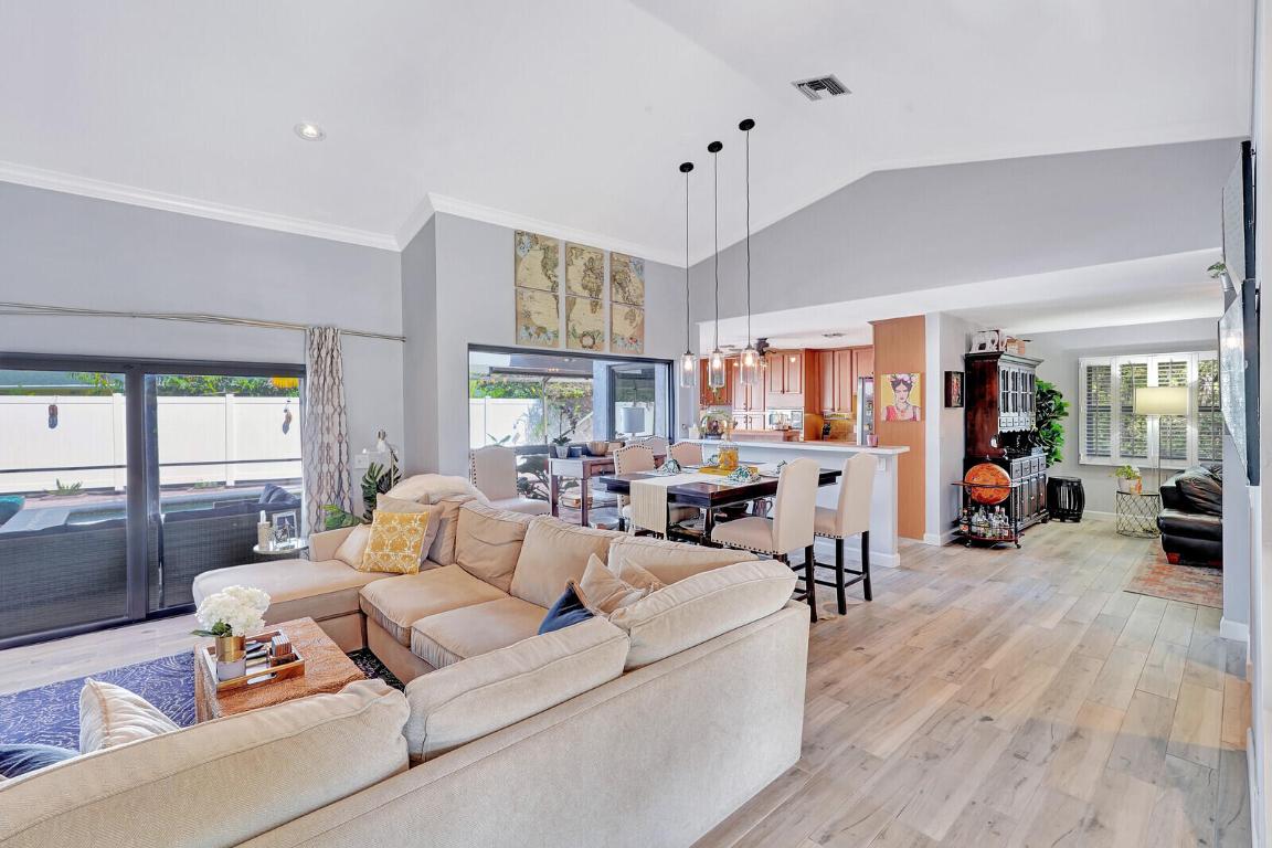 4245 NW 9th Street