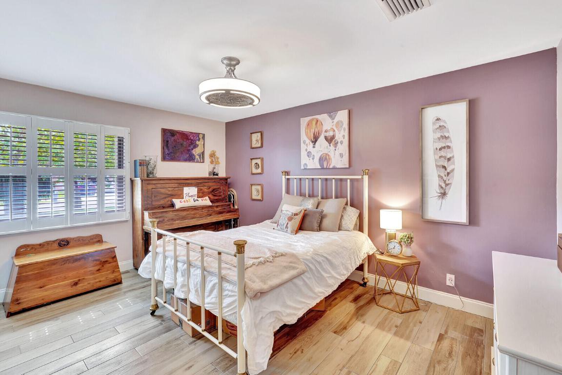 4245 NW 9th Street