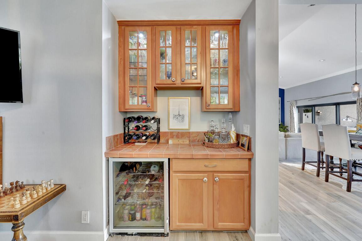 4245 NW 9th Street