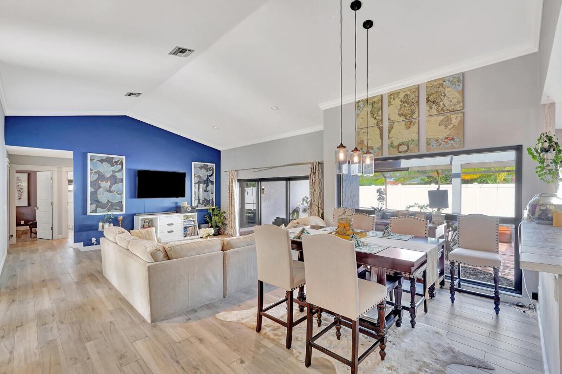 4245 NW 9th Street