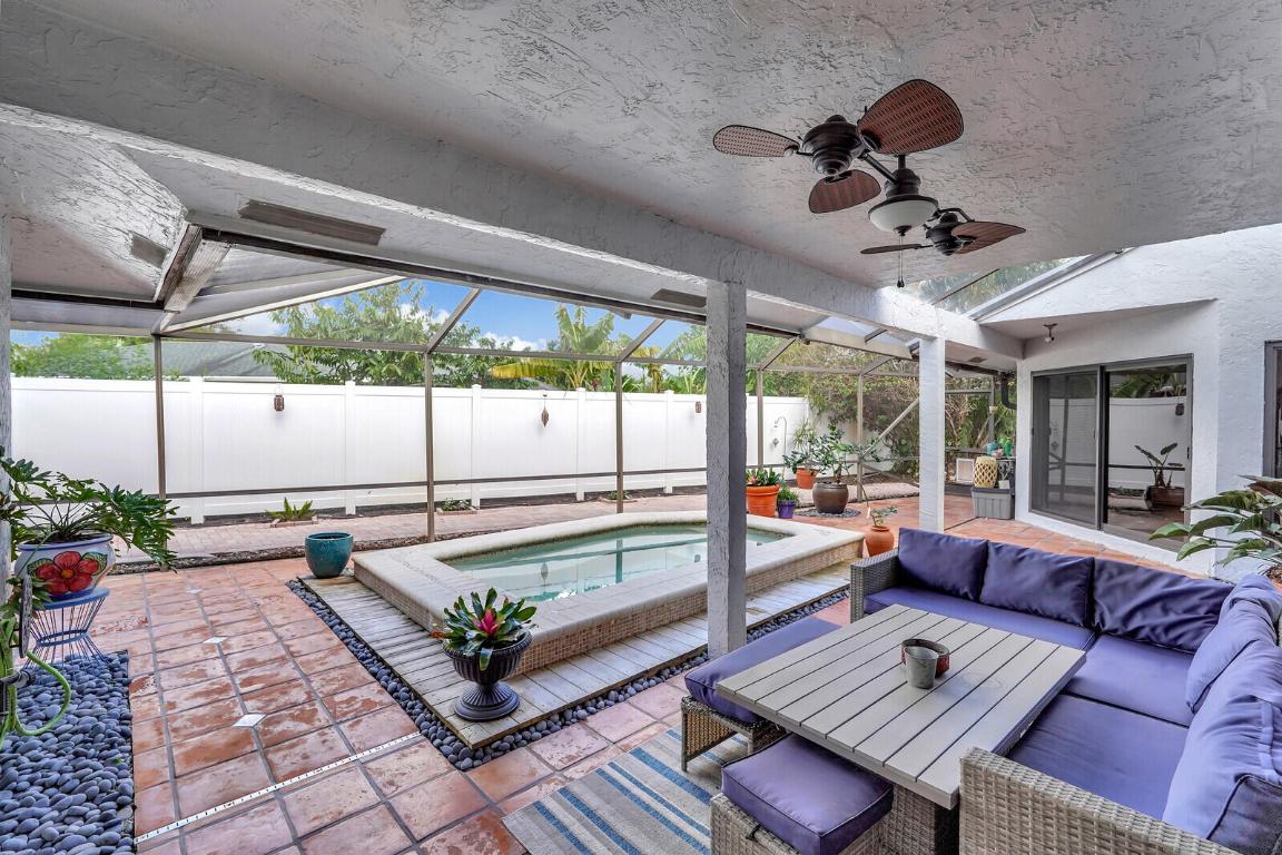 4245 NW 9th Street