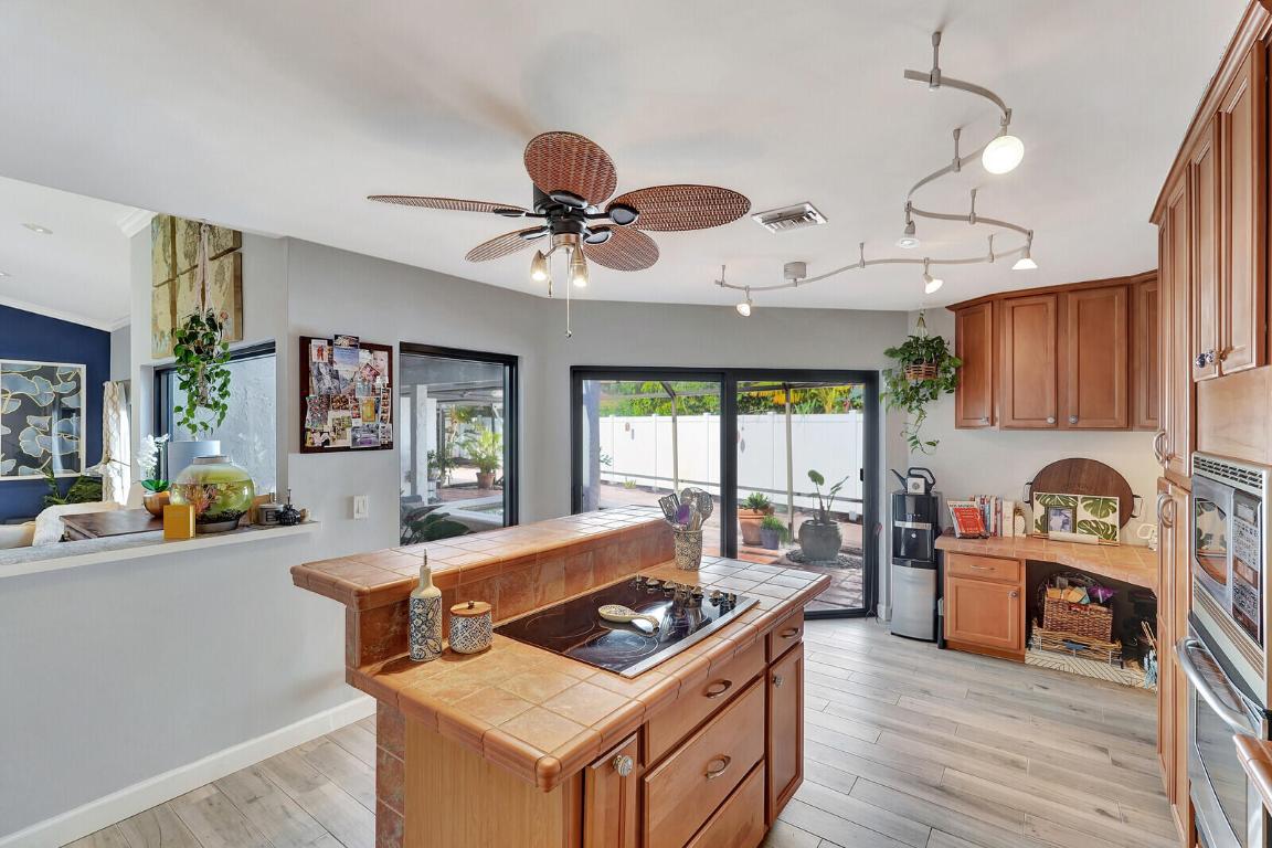 4245 NW 9th Street