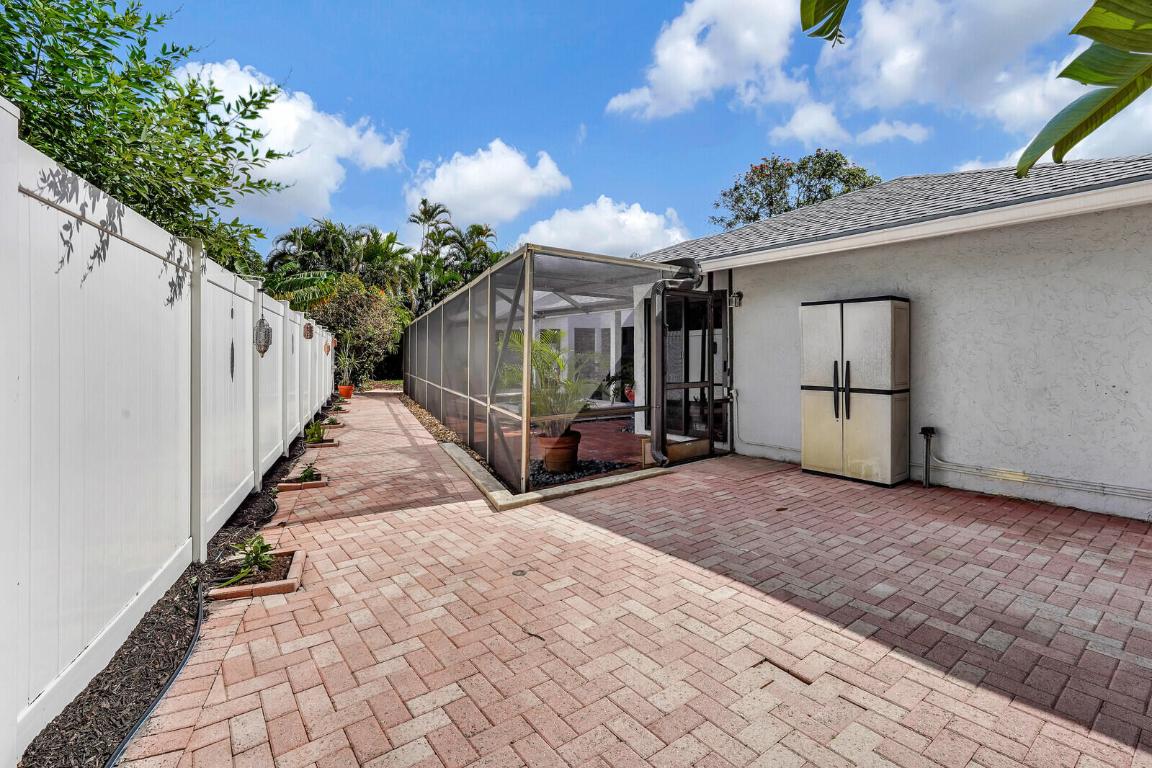 4245 NW 9th Street