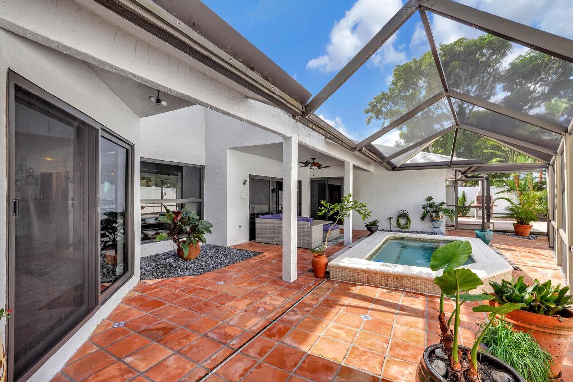 4245 NW 9th Street
