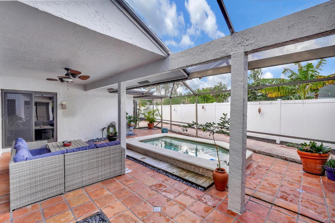 4245 NW 9th Street