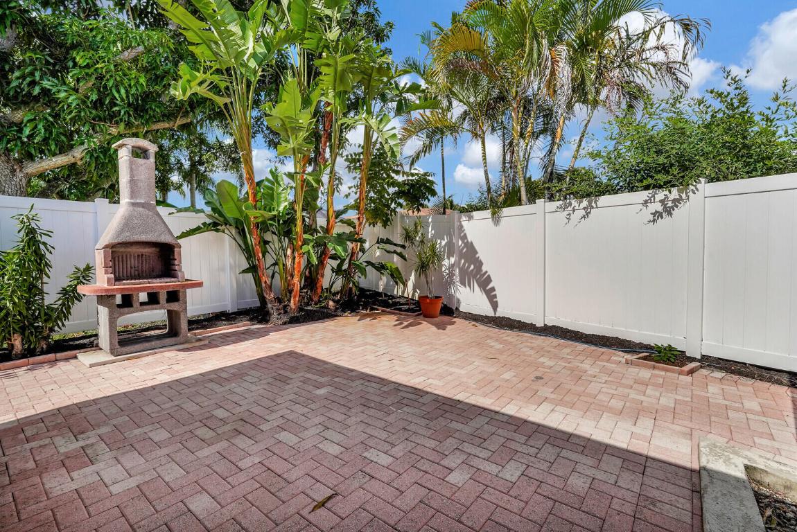 4245 NW 9th Street
