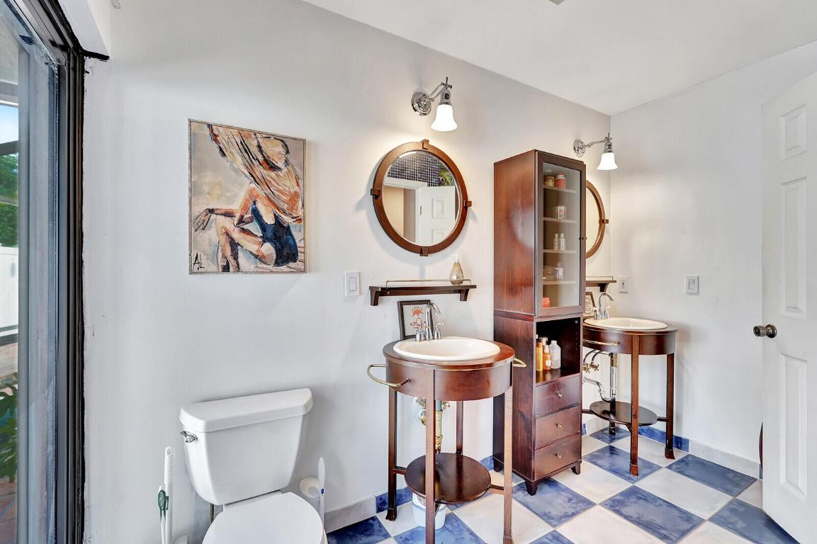 4245 NW 9th Street