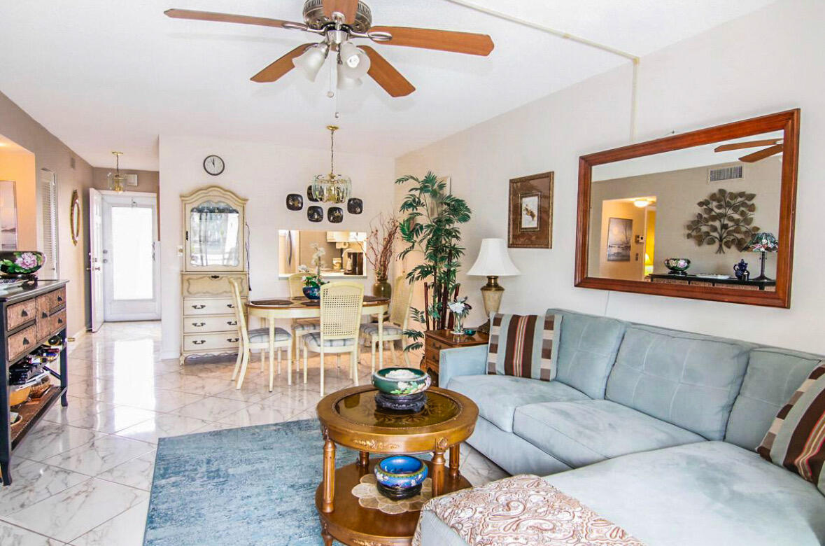 2724 S Garden Drive 204