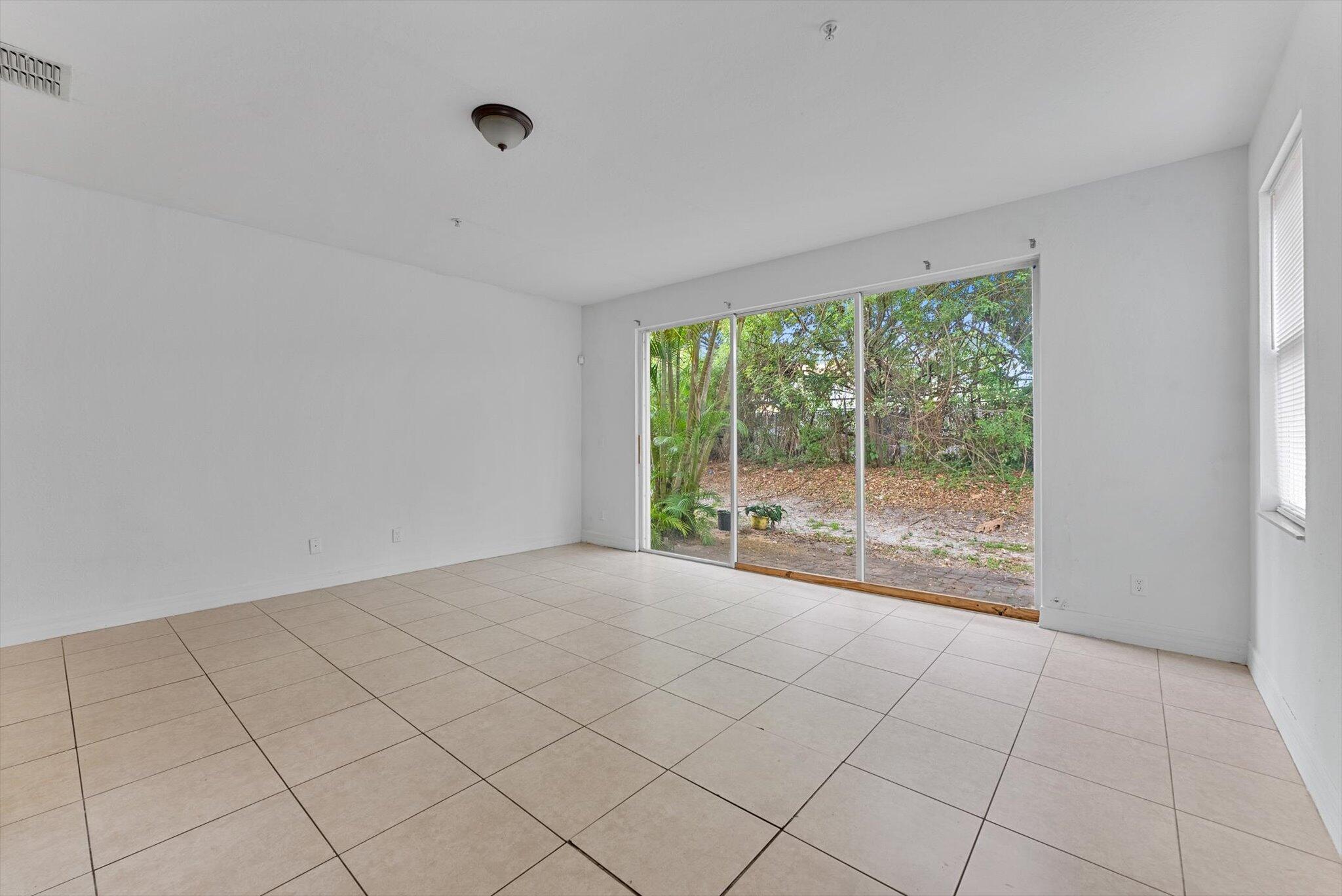 889 Pipers Cay Drive