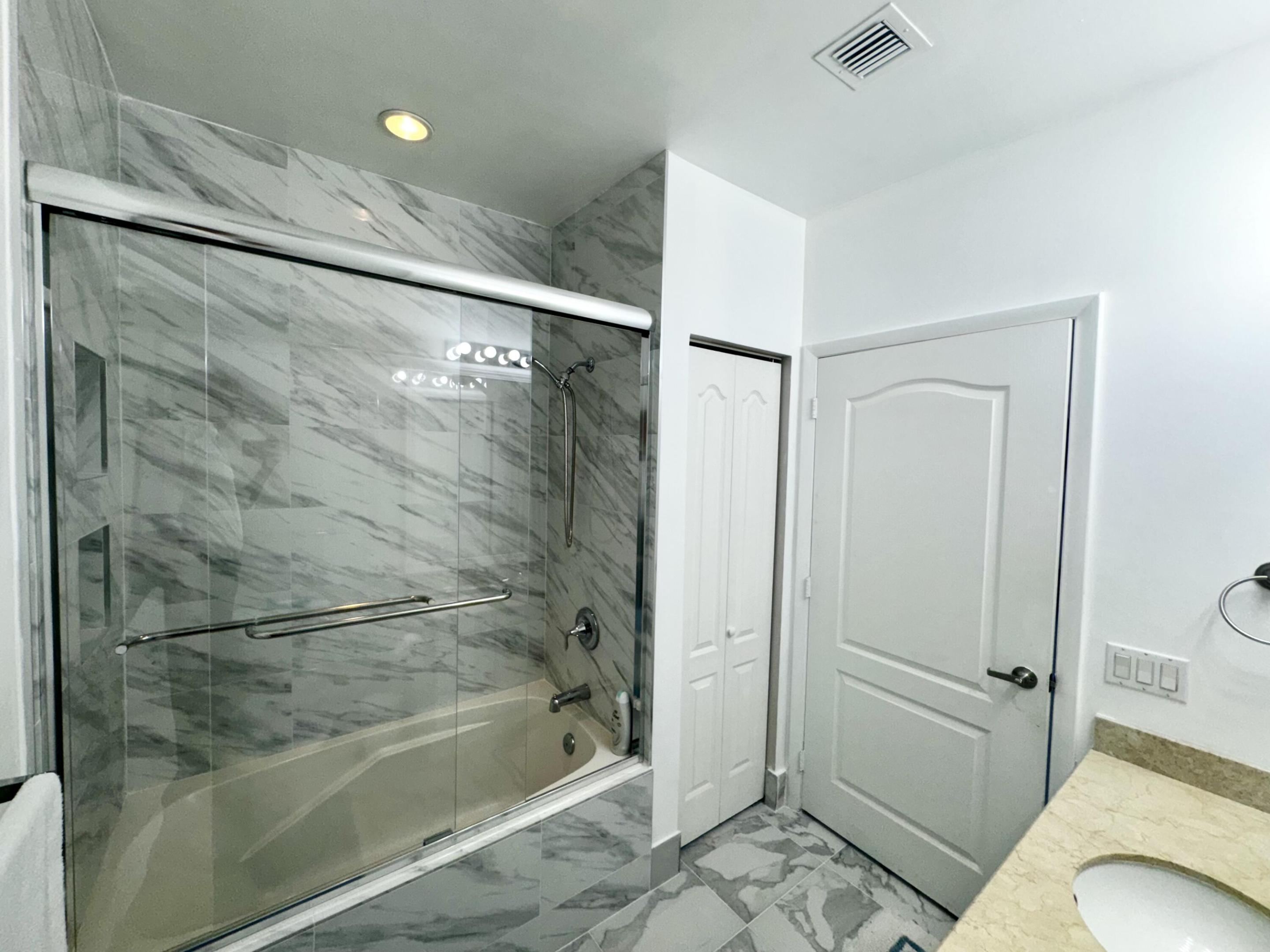 410 Evernia Street 829