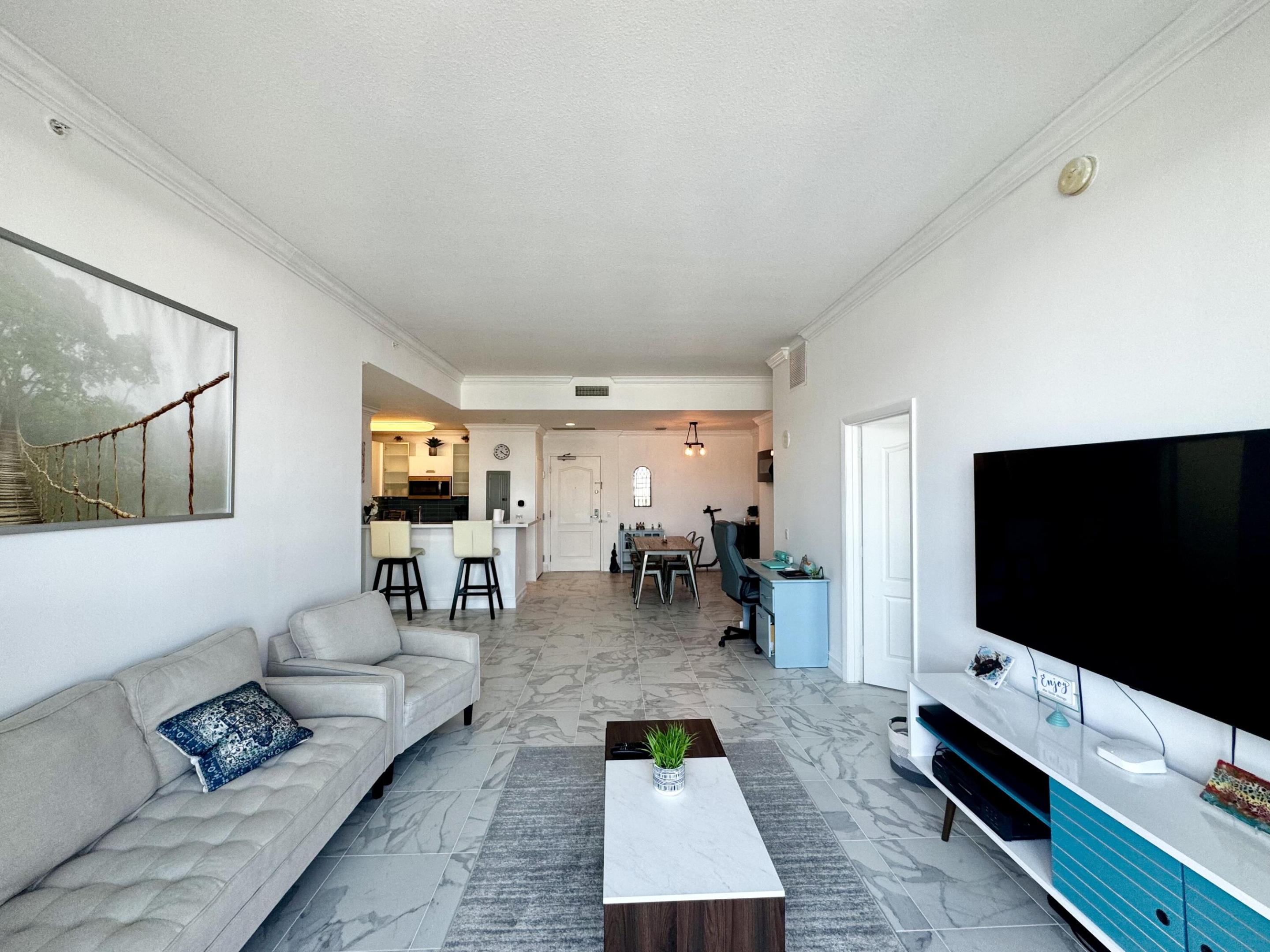 410 Evernia Street 829