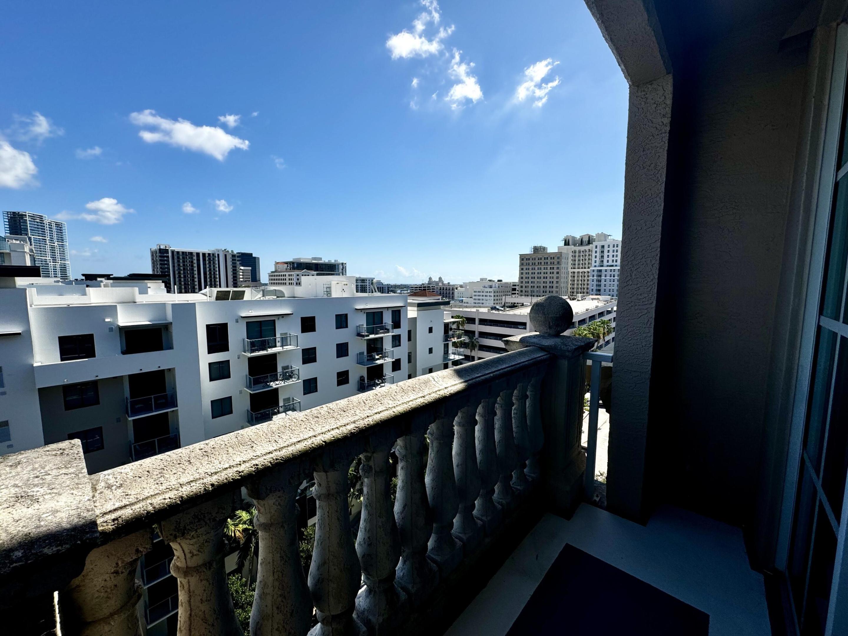 410 Evernia Street 829