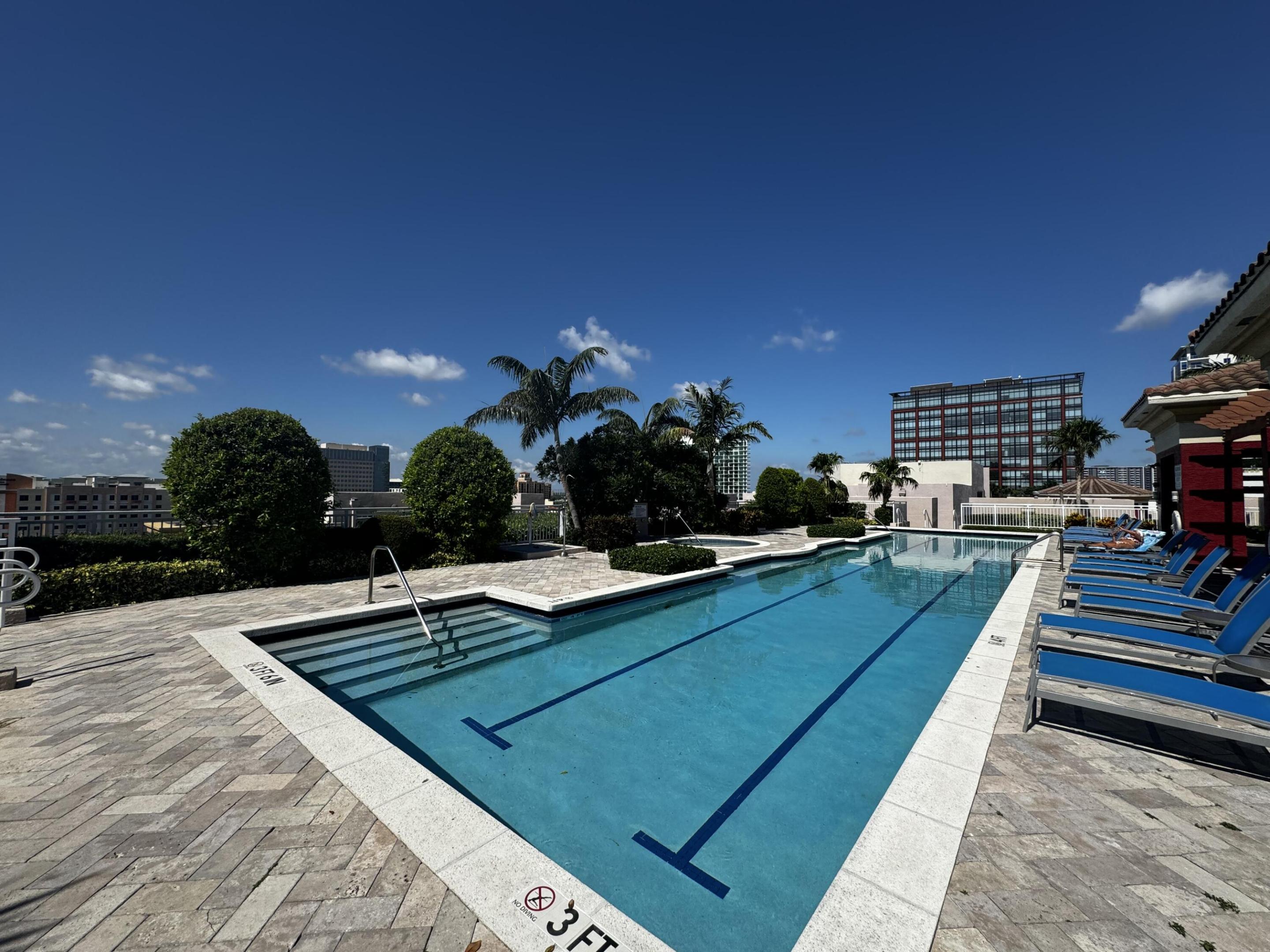 410 Evernia Street 829