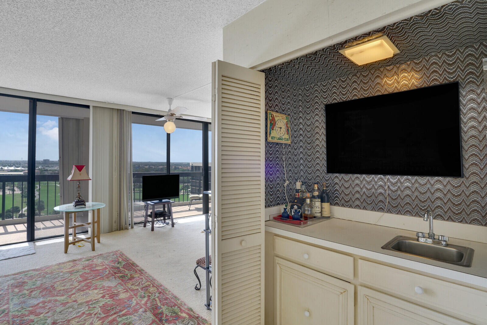 2425 Presidential Way 1404