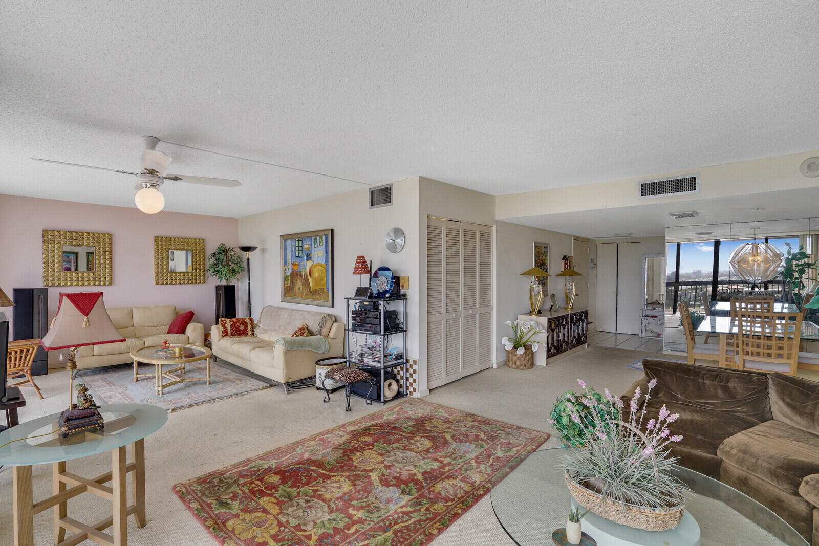 2425 Presidential Way 1404