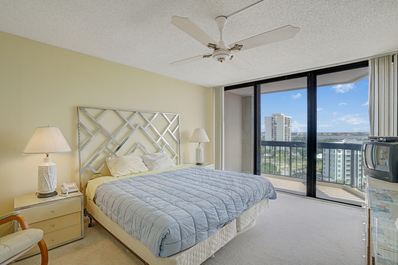 2425 Presidential Way 1404