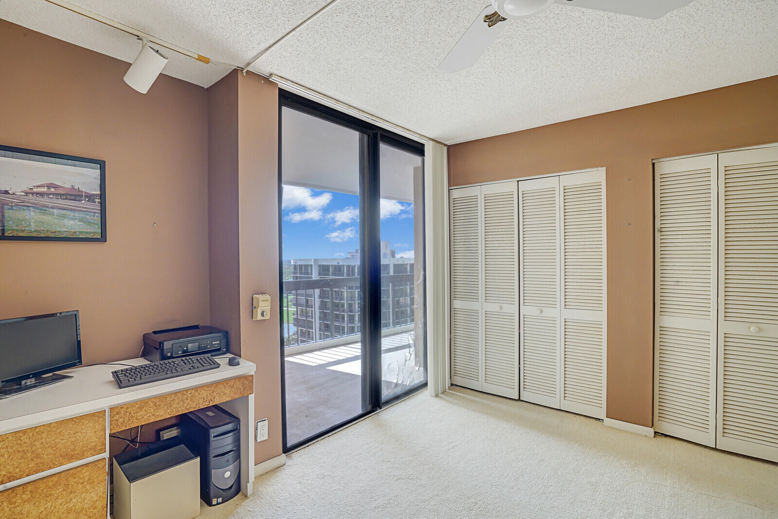 2425 Presidential Way 1404