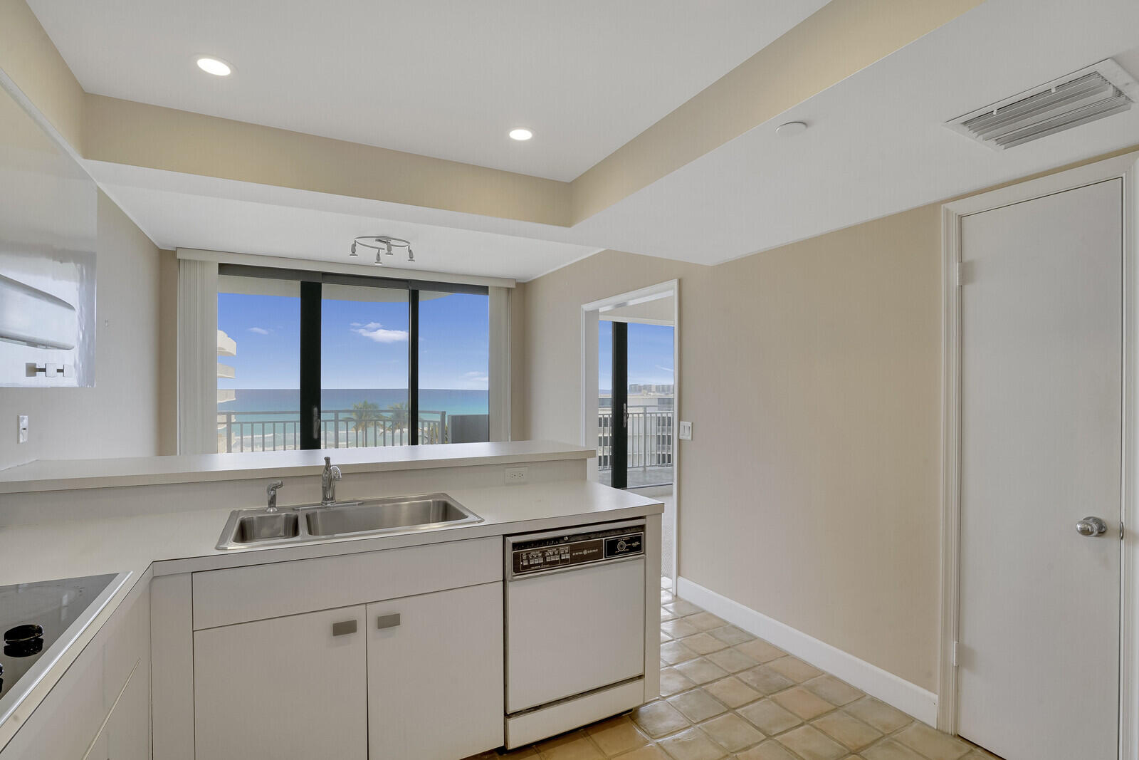 2580 S Ocean Boulevard 1 B 6