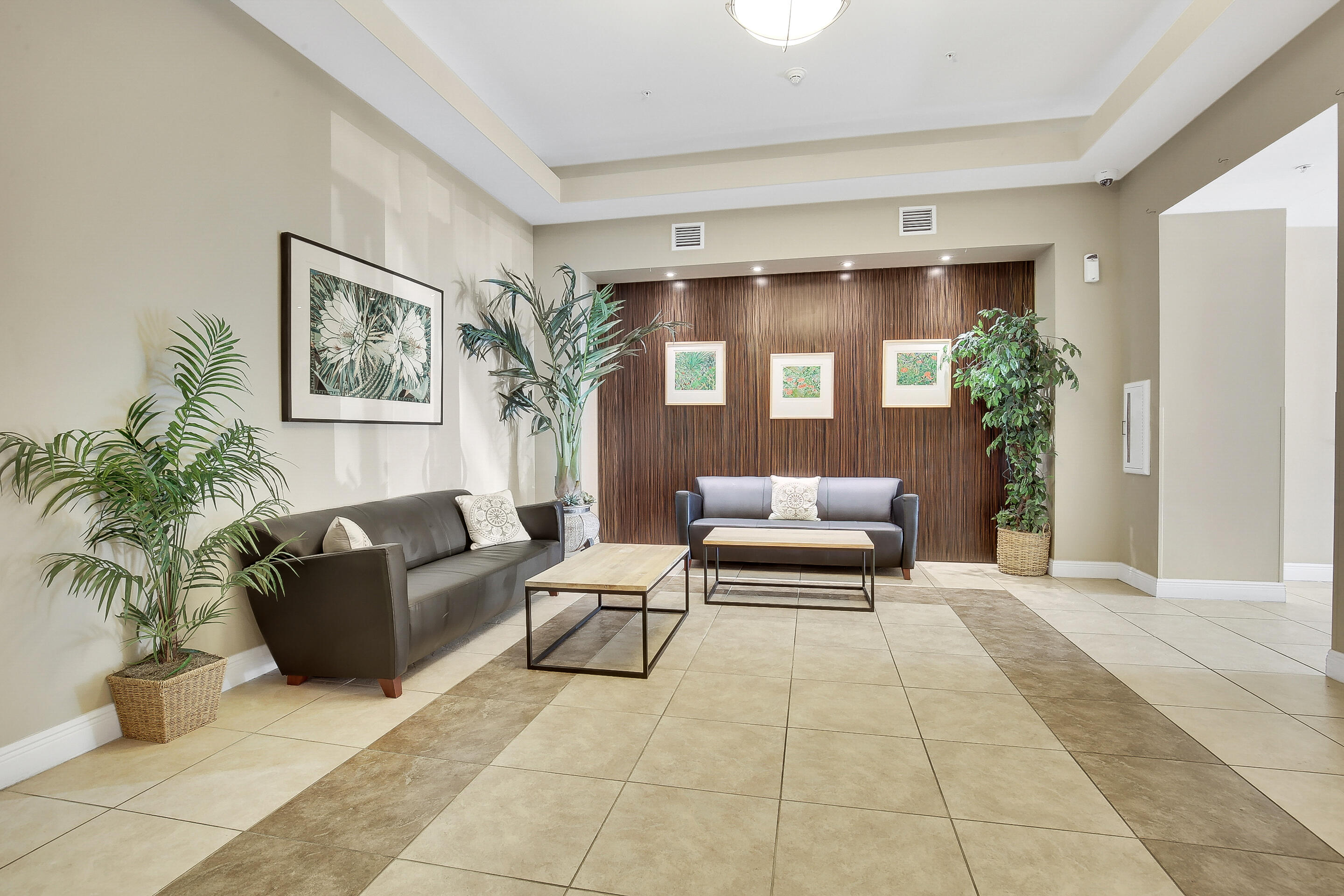 610 Clematis Street 309