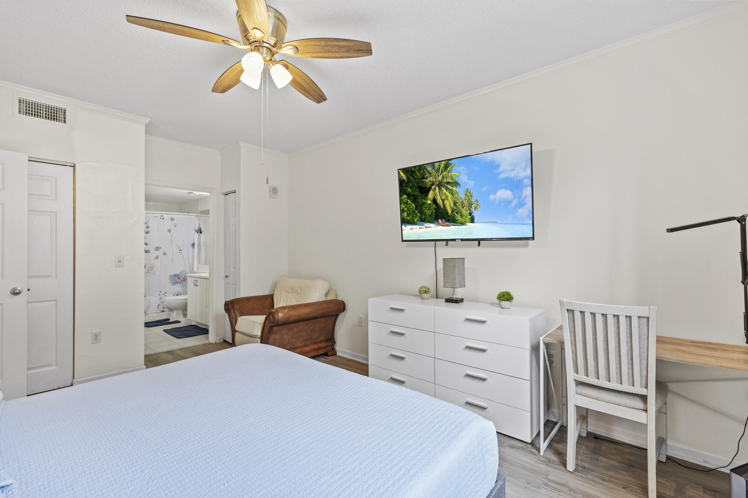 630 S Sapodilla Avenue 202