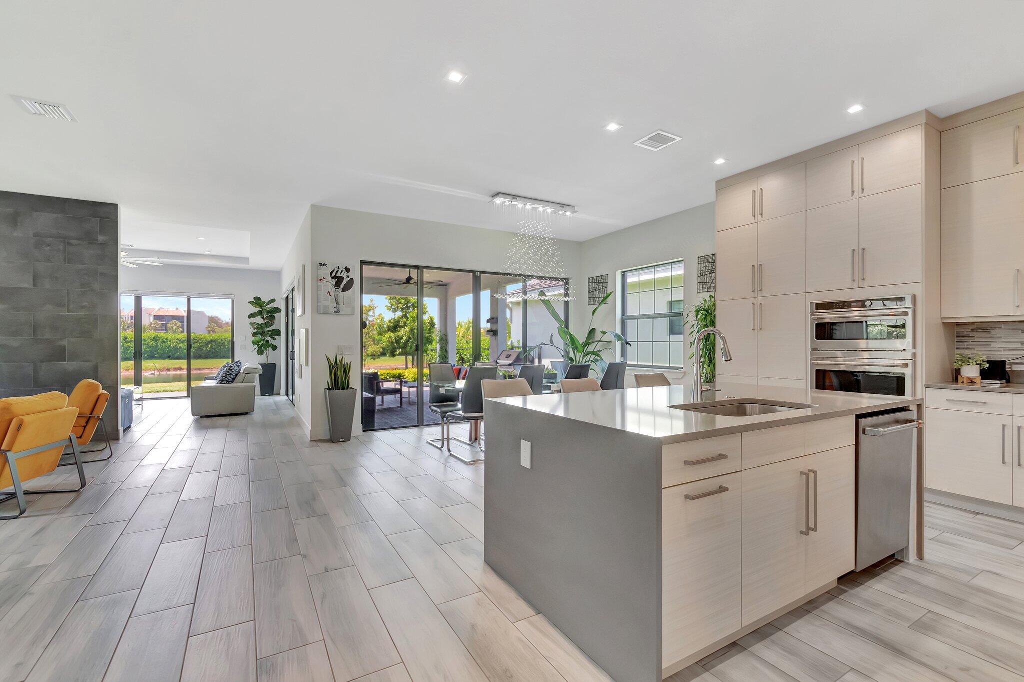 2828 Gin Berry Way
