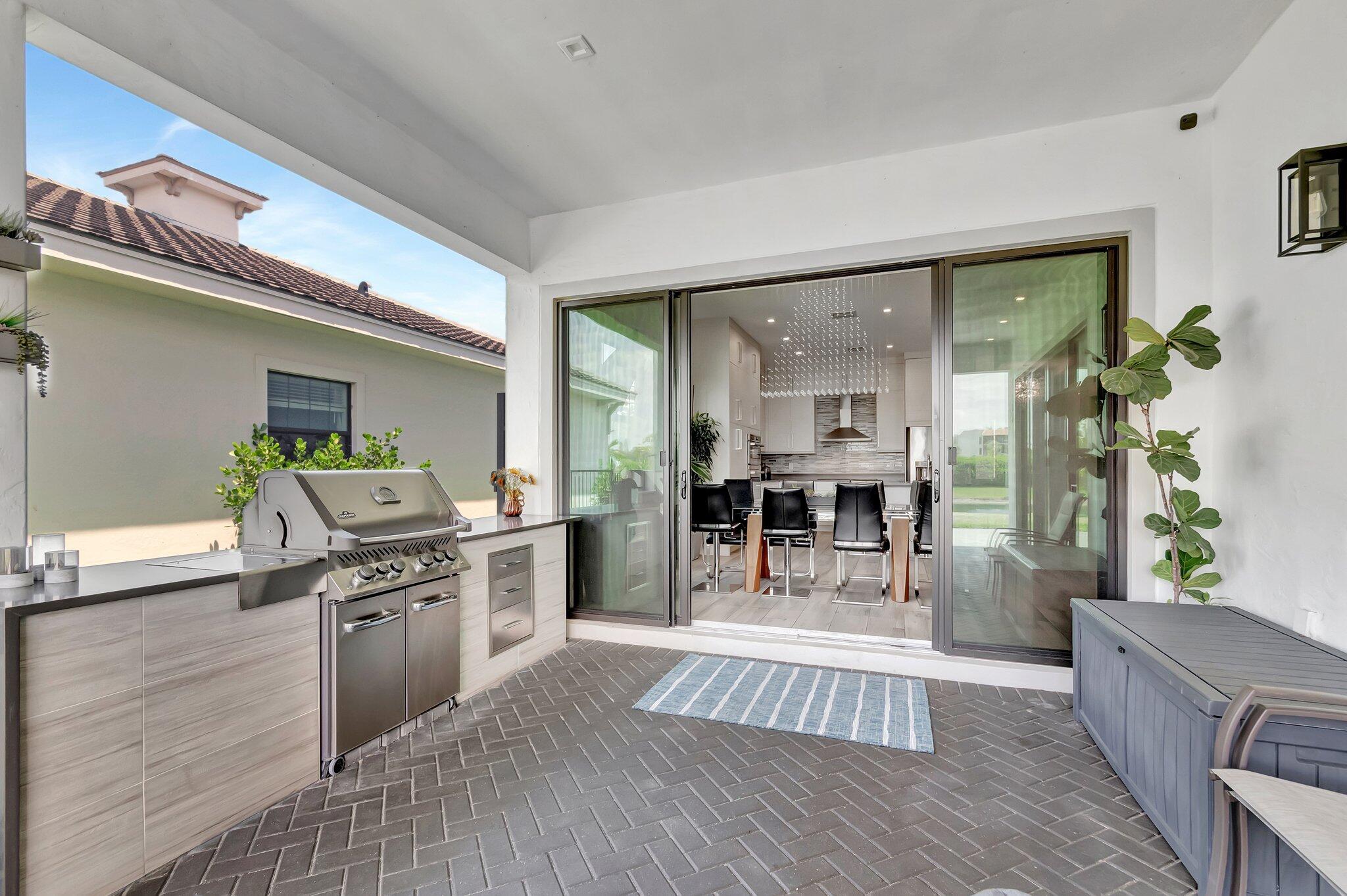 2828 Gin Berry Way