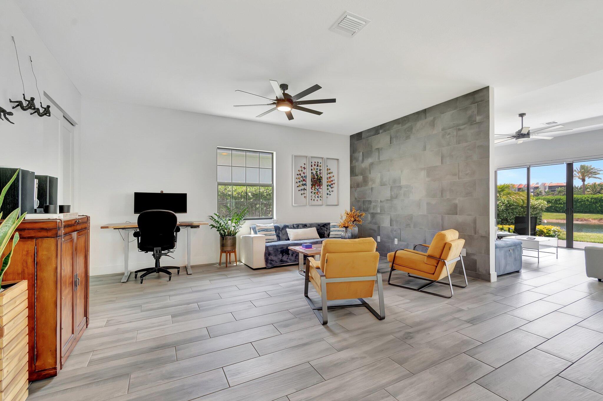 2828 Gin Berry Way