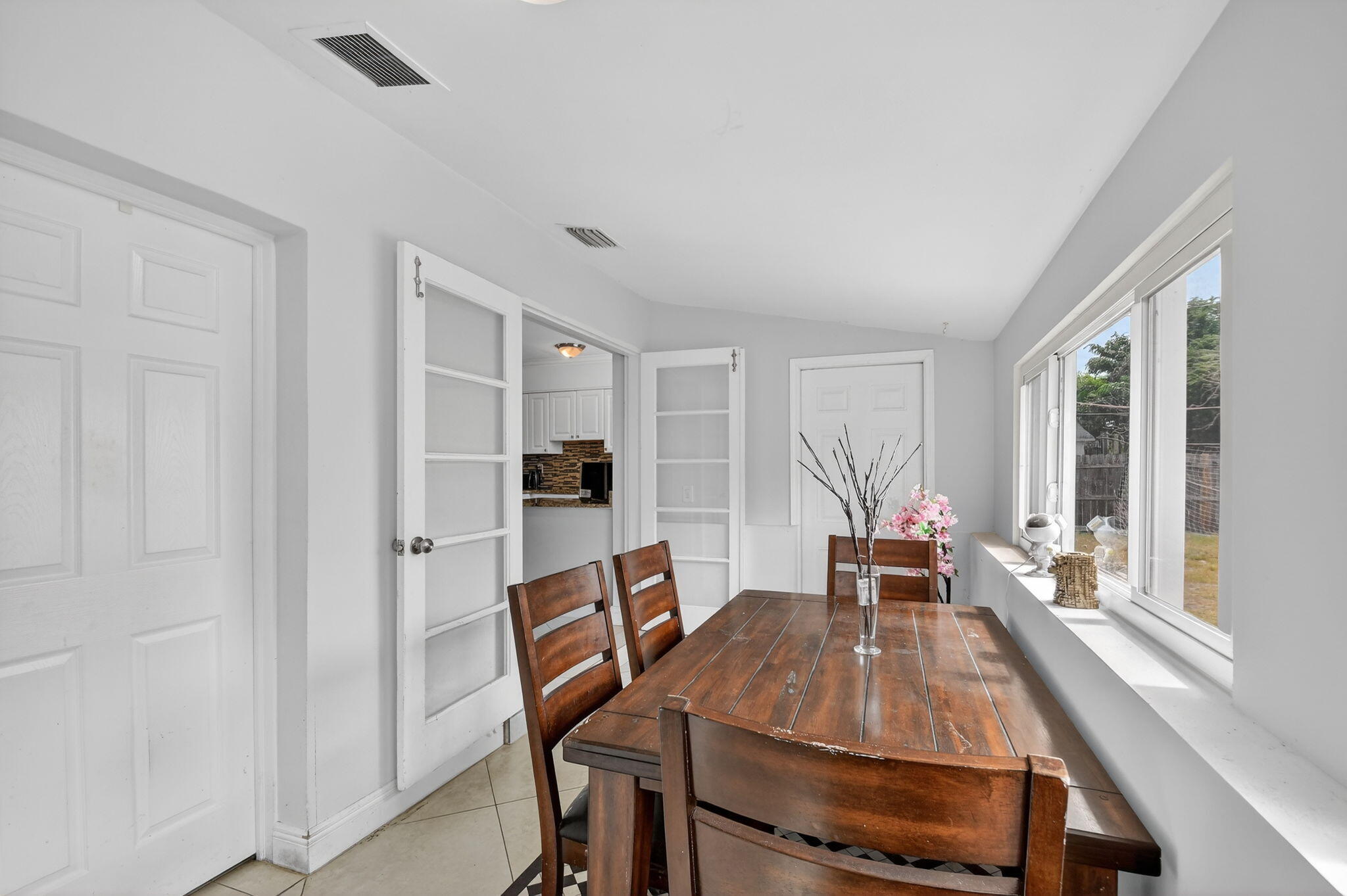 376 Leigh Road
