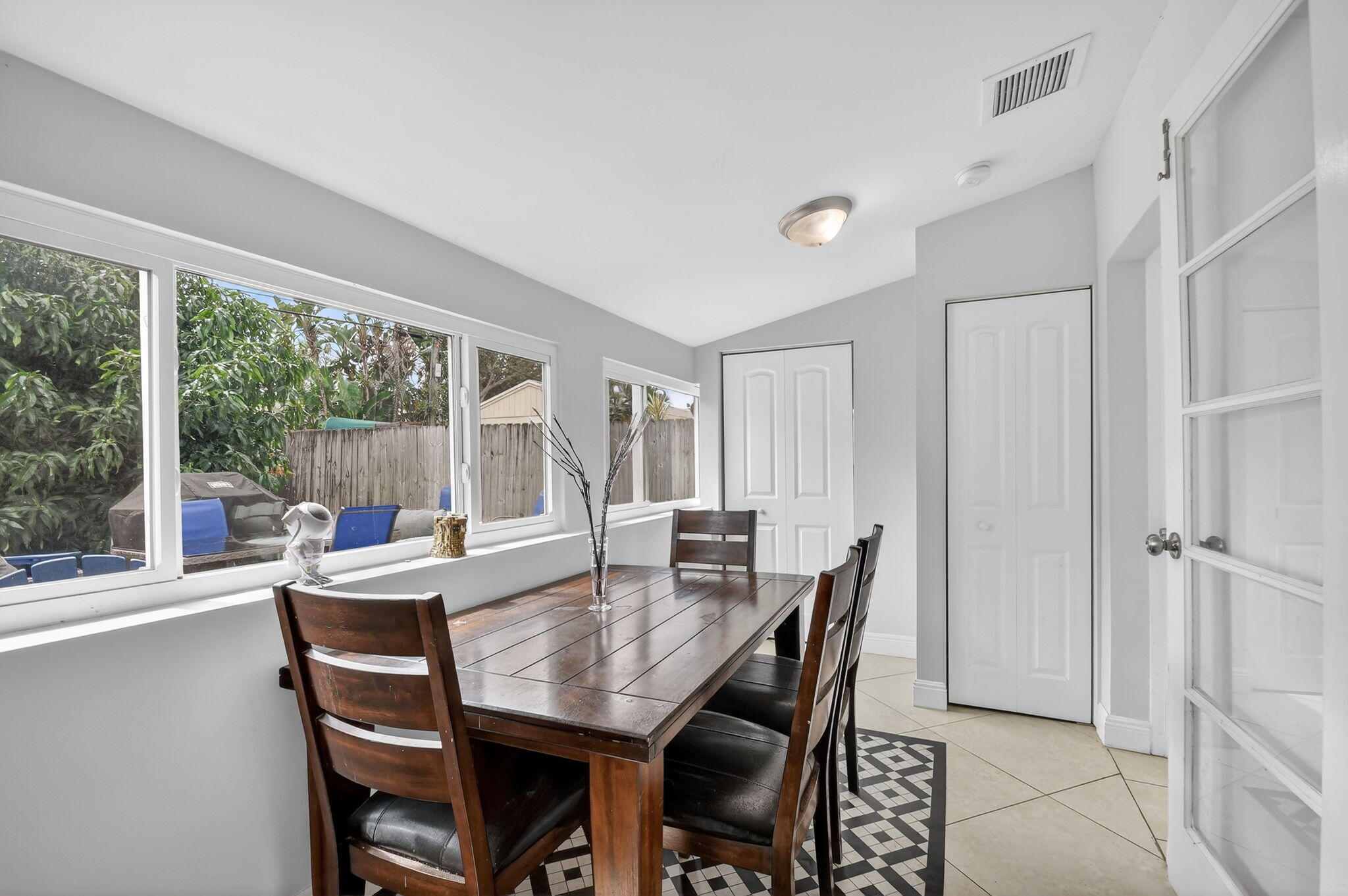 376 Leigh Road