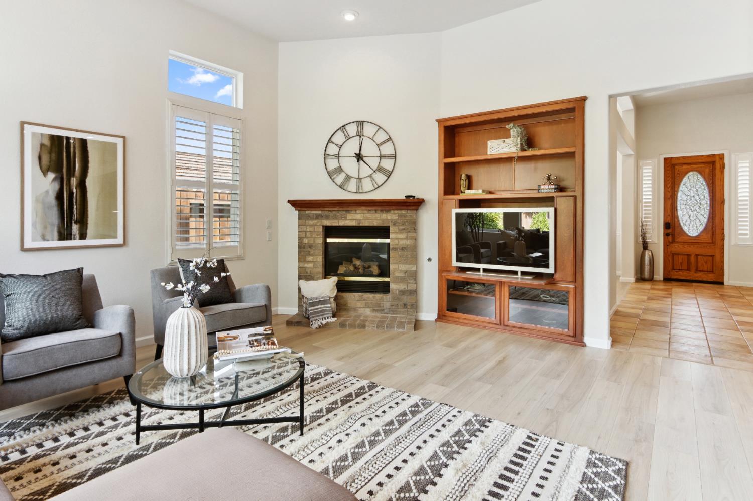 117 Hawk Crest Way