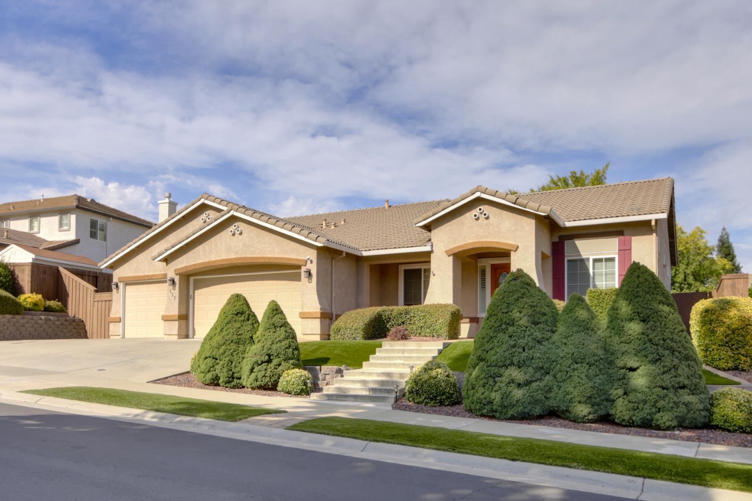 117 Hawk Crest Way