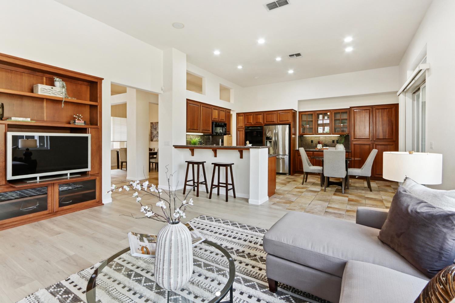 117 Hawk Crest Way