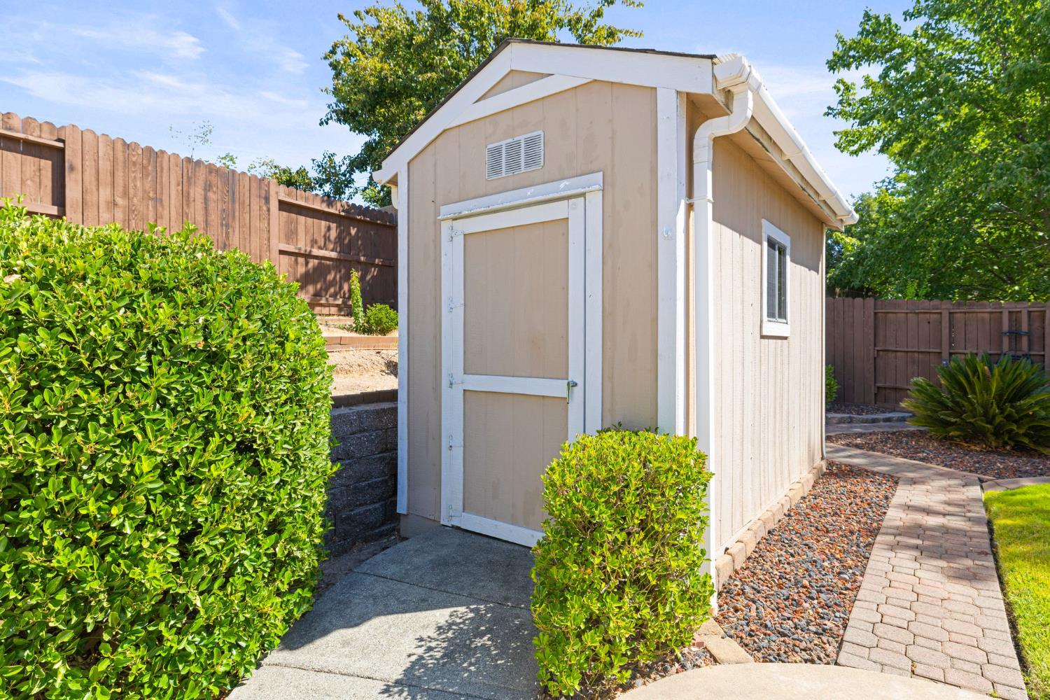 117 Hawk Crest Way