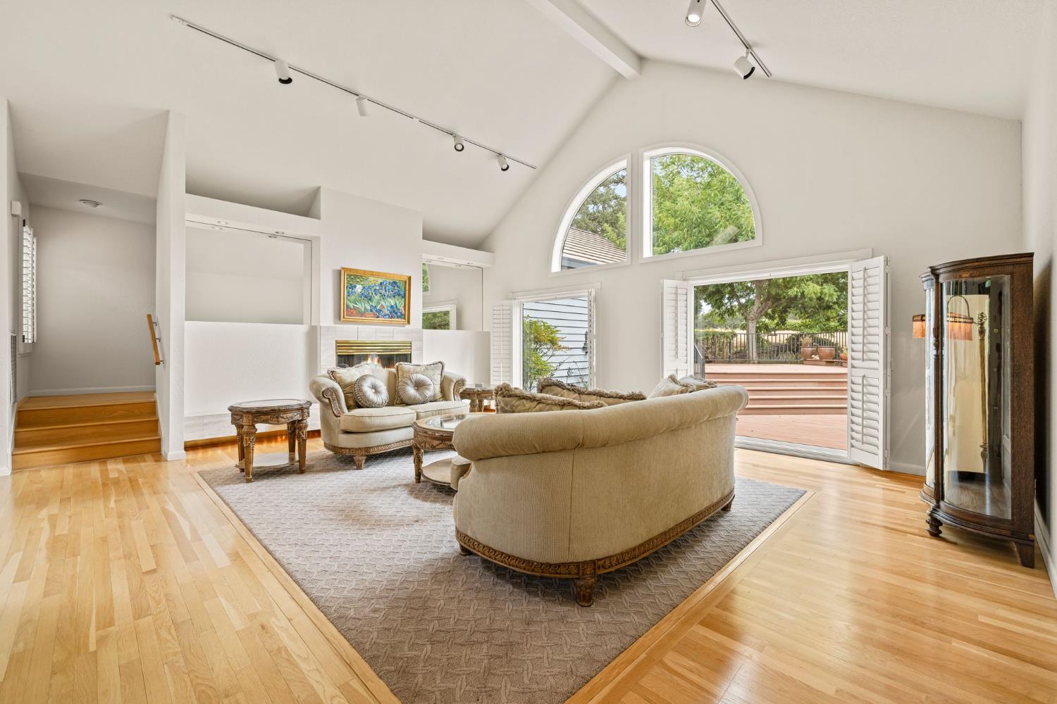 6156 Puerto Drive