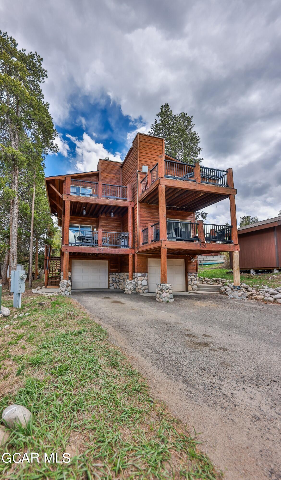 822 BADGER Lane