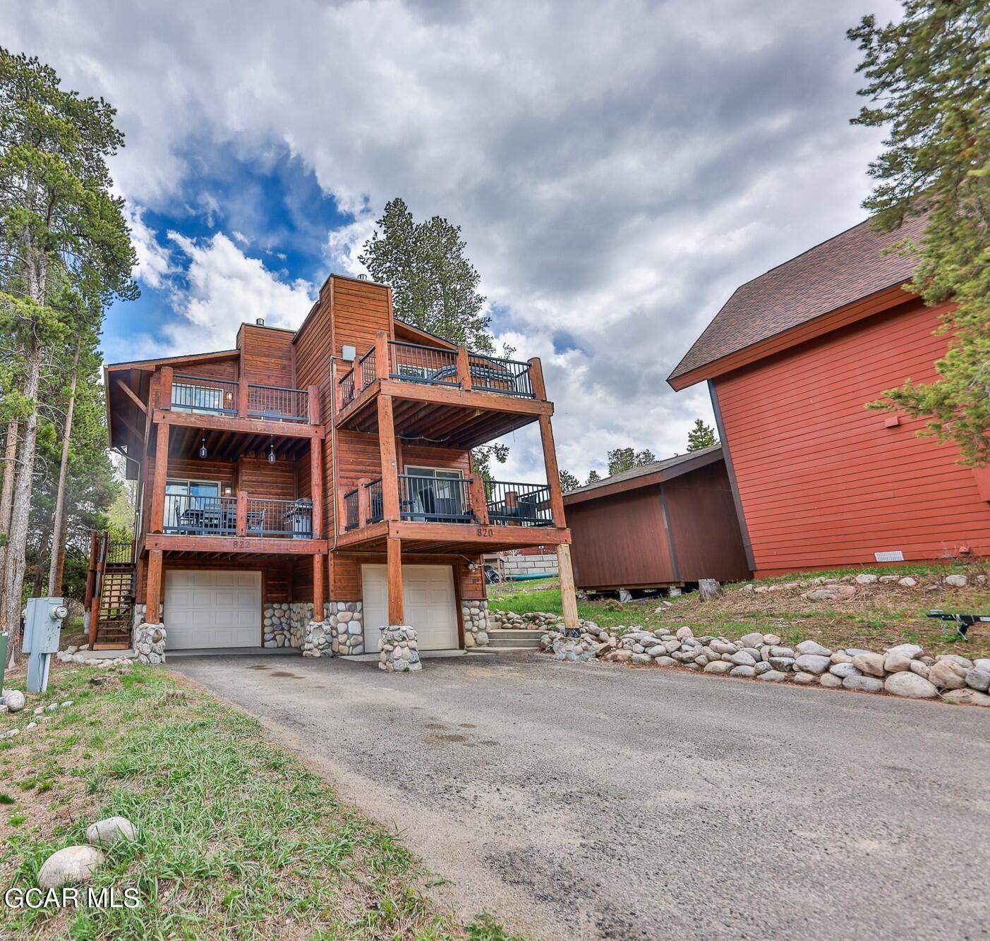 822 BADGER Lane