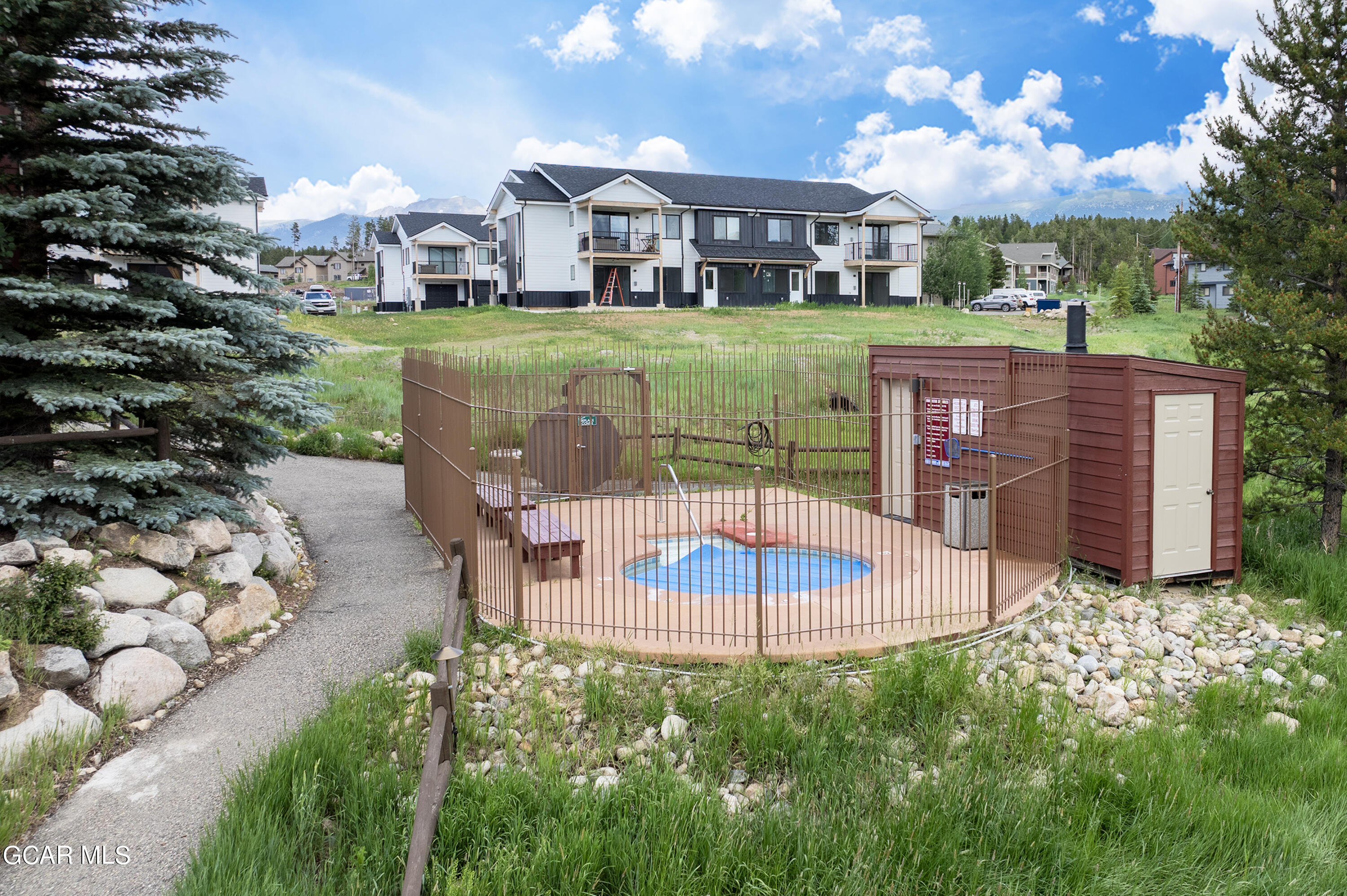 48 County Road 8500 F1